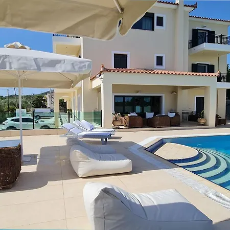 מלון Chateau De Georges 3*